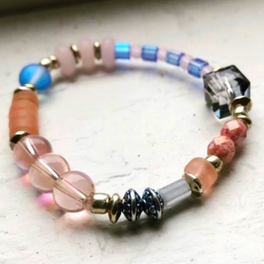 Stackable stretch bracelet